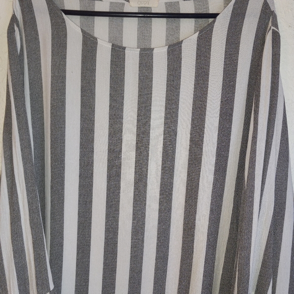 ODDY Bell Sleeve Blouse - Picture 2 of 8